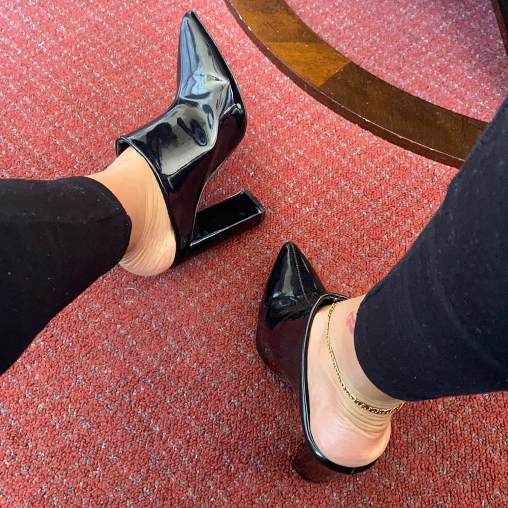 Heeled mules patent leather (not real leather)
